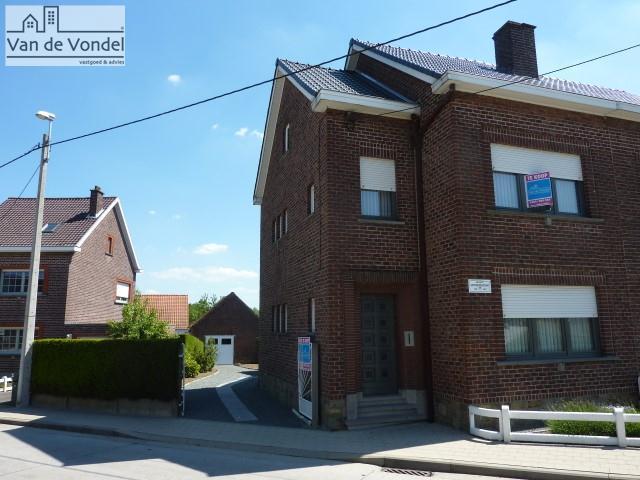 HOB met werkplaats op 12a, rustig gelegen!