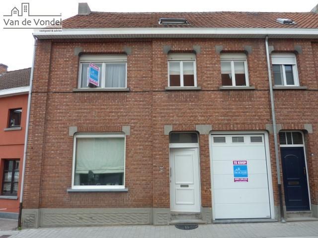 Ruime woning met 4 slaapkamers en tuin.