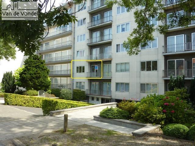 Ruim appartement (2 slaapkamers) met ruim zonneterras!
Prachtig uitzicht op groen! Rust, op strategische locatie!