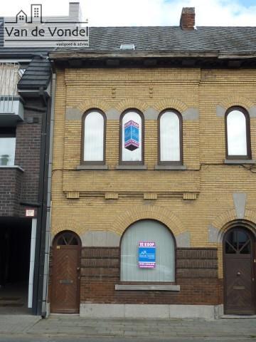 Op te frissen burgerwoning op 2a18ca. Voor de snelle beslissers!!