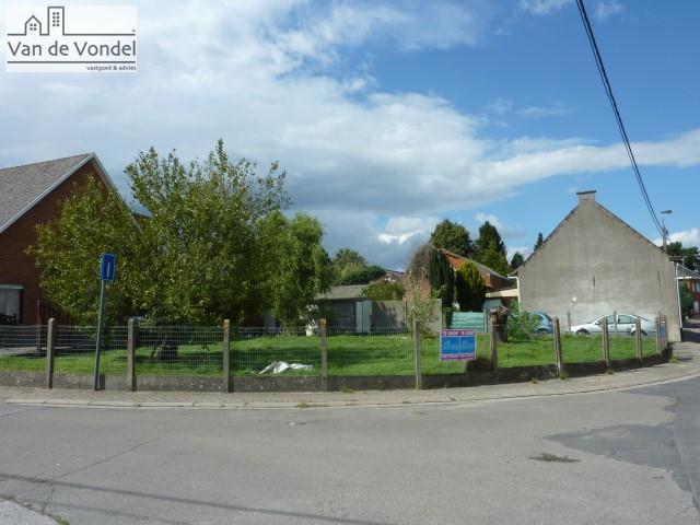 Bouwgrond van 3a26ca voor open bebouwing met kleine tuin te centrum Haaltert.