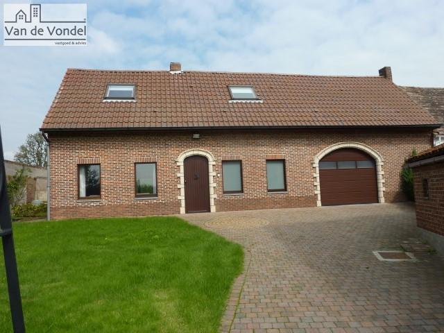 Halfopen bebouwing op 7a79ca met 20m gevelbreedte. Klein beschrijf mogelijk!