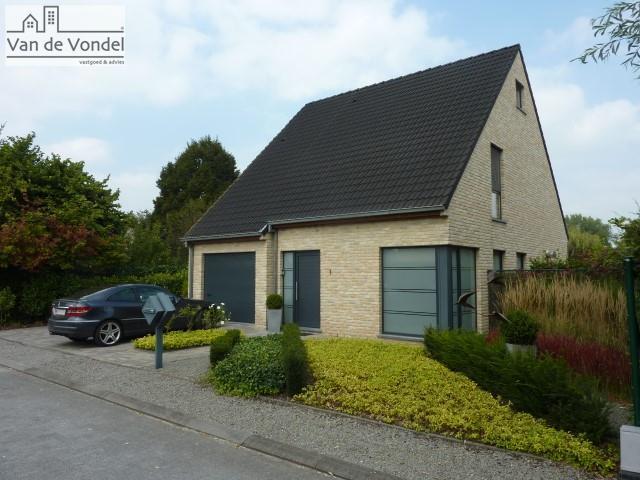 Tot in de puntjes afgewerkte villa met hoge afwerkingsgraad in een oase aan rust! 