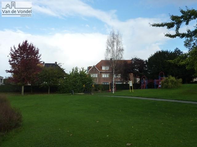 Gerenoveerd app. in centrum Aalst, 2 slaapkamers, rustig en groen gelegen. 