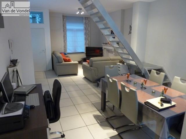 100% instapklare woning op zeer goede locatie!! 