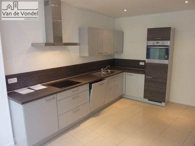 100% gerenoveerde woning met 3 slaapkamers te Erembodegem.
Strategische ligging!