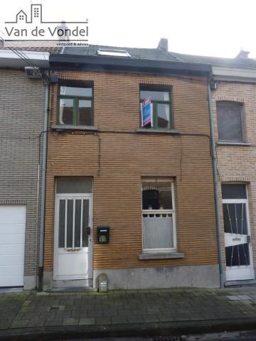 Stadswoning met tuin. Electriciteit conform!