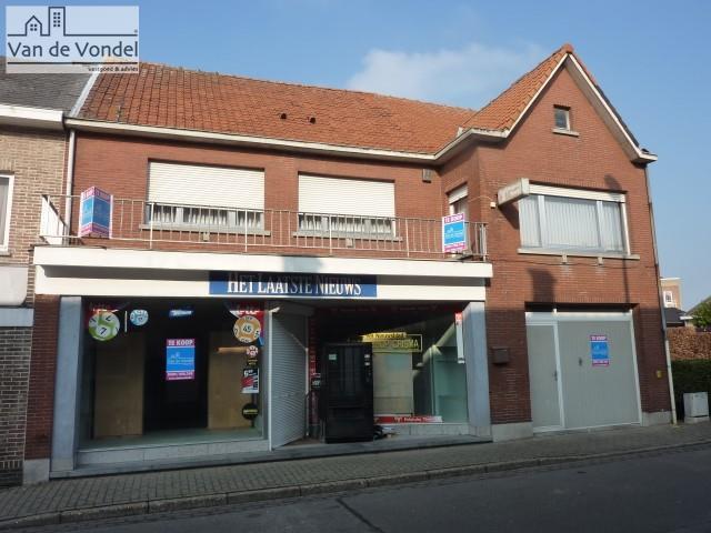 Zeer ruime woning/handelswoning met 4 slps te Denderleeuw.
352m² bewoonbare oppervlakte!