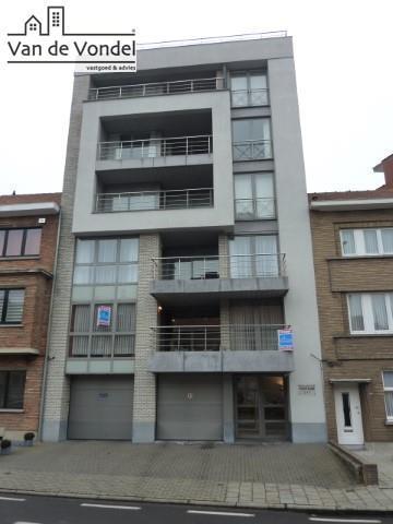 Prachtig app. van 140m² met 3 slaapkamers.
Residentiële ligging.