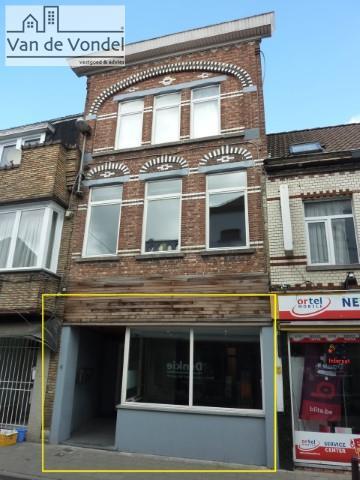 Ruim 1 slaapkamerapp. in centrum Aalst. (91m²).
525 euro/maand, geen vaste kosten!