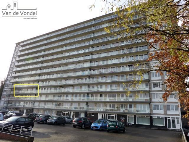 App. met 2 slaapkamers, kelder en autostaanplaats!
Klein beschrijf mogelijk.