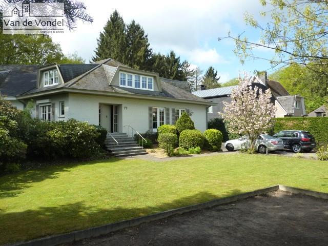 Prachtig afgewerkte villa op 6a93ca.
Residentiële ligging.