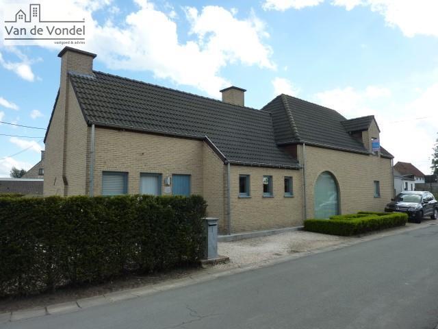 Recente HOB op 4a90ca in Vurste.
Ideaal voor kangoeroewoning, zelfstandige of vrij beroep.