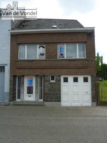 Ruim woonhuis met 4 slaapkamers, een garage en
een zuidgerichte tuin!