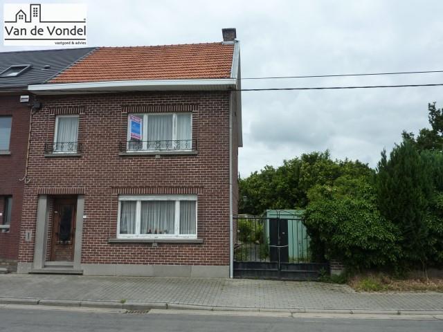 Rustig, maar strategisch gelegen woonhuis
op 3a90ca te Erpe.