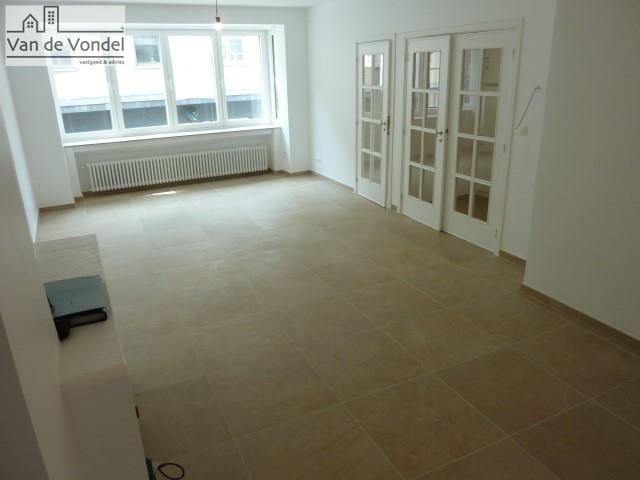 Net gerenoveerd (2015) appartement
met twee slaapkamers in 
hartje Aalst.