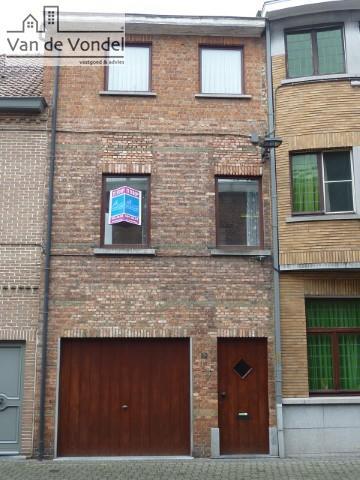 Instapklare stadswoning
met garage en tuin!
Klein beschrijf mogelijk!