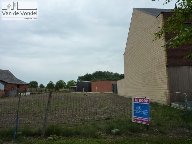 Bouwgrond voor gesloten bebouwing (7m)
van 2a15ca te 9308 Hofstade.