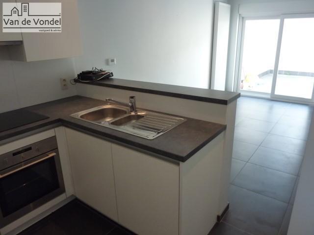 Stadswoning/studentenkot
met 2 slaapkamers en stadsterras
op boogscheut van Grote Markt Aalst.