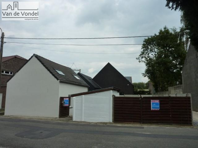 Gerenoveerde woning (2011)
met twee slaapkamers
en ingesloten tuin.
100% instapklaar! 