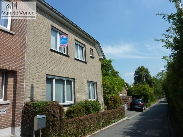 HOB te Nieuwerkerken,
rustig gelegen 
met 4 slaapkamers,
garage en tuin