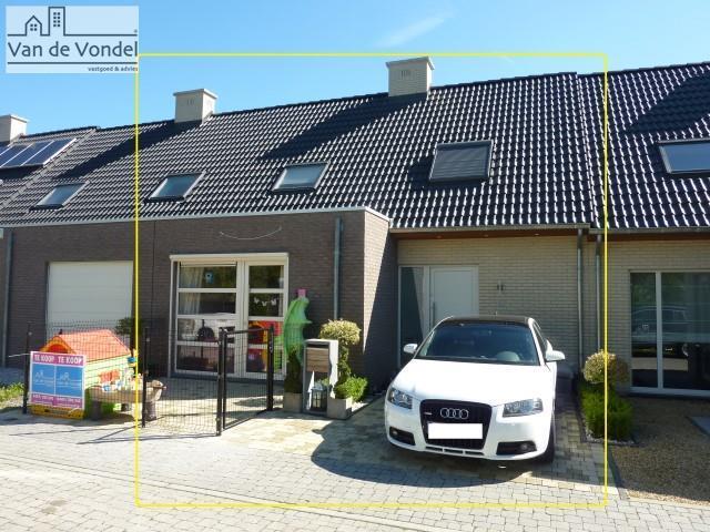 Recent (2010) instapklare woning met
3 slaapkamers in doodlopende straat. 
Rustig, nieuwbouw wijk!