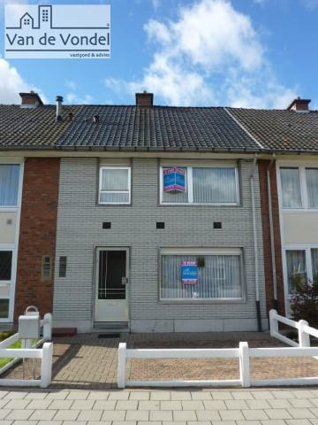 Rustig gelegen rijwoning
met vier slaapkamers en
tuin aan stadsrand Aalst.
Klein beschrijf mogelijk!
