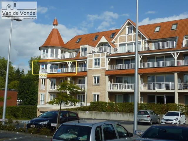 Ruim nieuwbouw appartement (115m²)
met 2 slaapkamers en 2 badkamers te
Erembodegem.