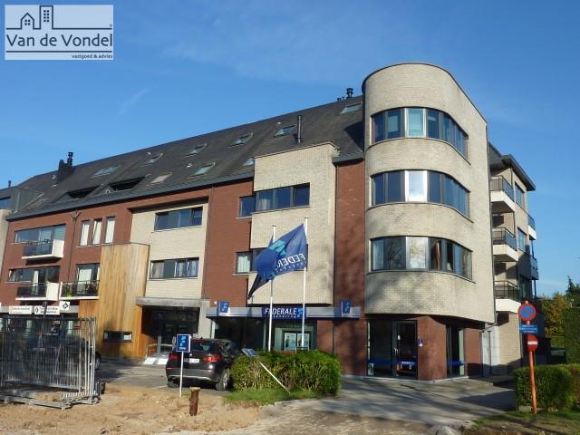 RUIMTE, RUIMTE & RUIMTE!
Groot app. (159m²) met
3 slaapkamers en 2 badkamers.