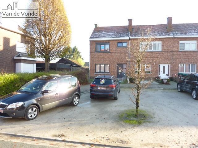 Rustig gelegen HOB op 3a75ca!
Klein beschrijf mogelijk! 
Rustige buurt, doch nabij centrum!