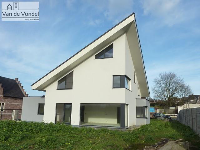 Verder af te werken villa op 19a!
BTW-stelsel.