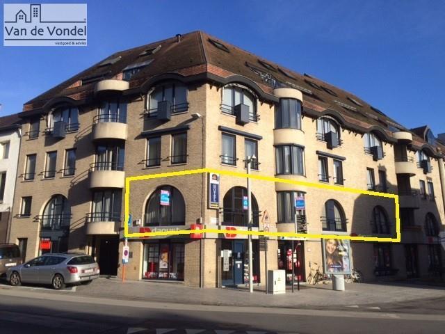 Prachtig gelegen en ruim appartement
met twee slaapkamers op residentiële
locatie, centrum Aalst (Keizersplein).