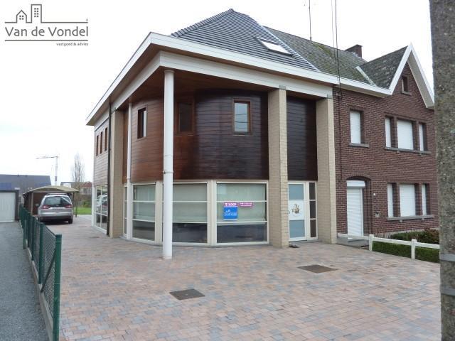 Prachtige HOB op 9a57 te Sint Lieven Houtem.
3 slaapkamers, 2 badkamers en bureau!