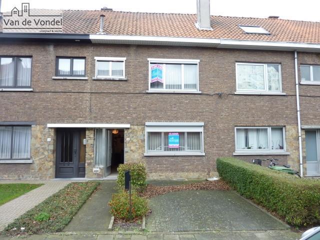 KLEIN BESCHRIJF! 
Te renoveren stadswoning op toplocatie!