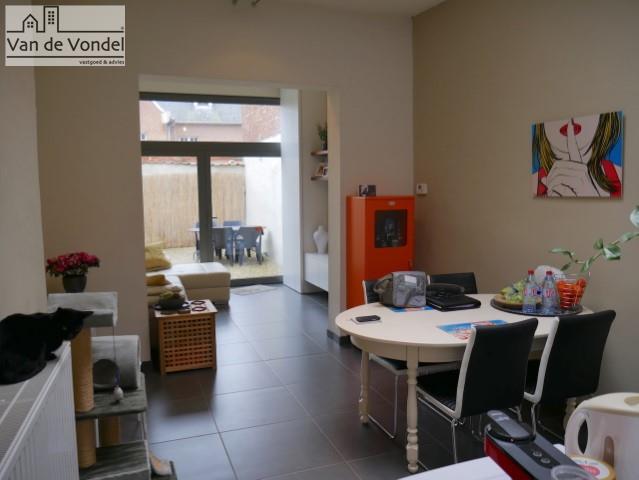 KLEIN BESCHRIJF! Centrum Aalst.
1slpk. app + koer