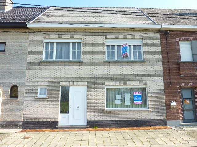 KLEIN BESCHRIJF! Ruime woning te Haaltert
met 4 slaapkamers en garage!