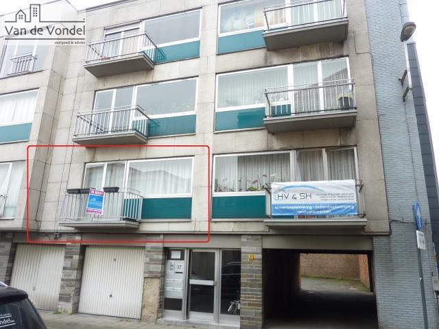 KLEIN BESCHRIJF! Instapklaar app.- 2 slaapkamers
nabij centrum en station te Aalst.