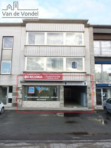 Kantoor/handeslpand met berging te Erembodegem!
Strategische ligging! 54m².