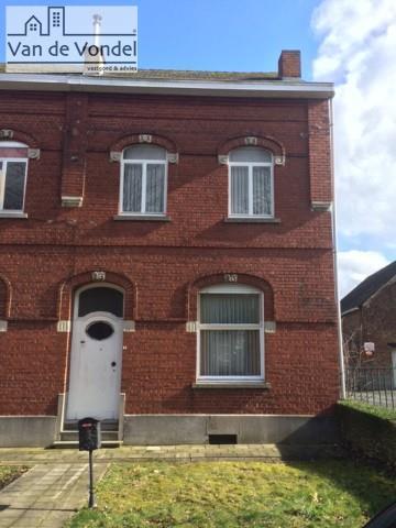 Klein beschrijf! Te renoveren woning
op toplocatie! Centraal en toch rustig!