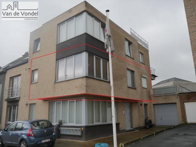 Recent, centraal gelegen tweeslaapkamerappartement.
KLEIN beschrijf mogelijk! 