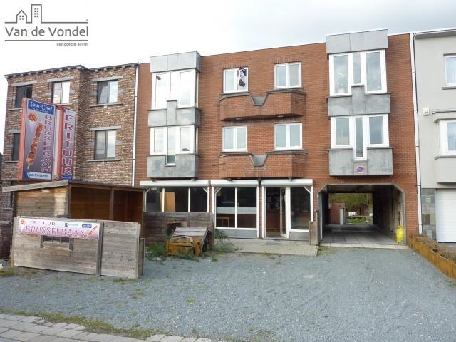 Handelspand 155m² op stratgische ligging te Erembodegem.