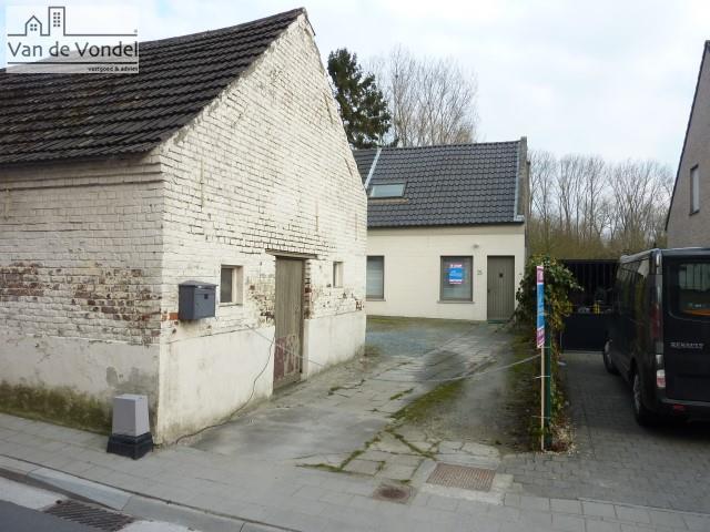 KLEIN BESCHRIJF! Goed gelegen woning te Erembodegem op 8a50ca.