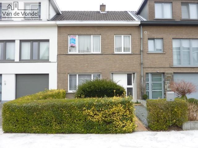 Klein beschrijf mogelijk! 
Woning in doodlopende straat nabij centrum! 