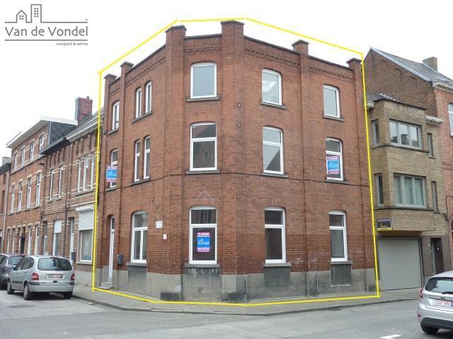 Klein beschrijf mogelijk. 100% instapklare en volledig vernieuwde woning
met 3 slaapkamers en terras te Aalst.