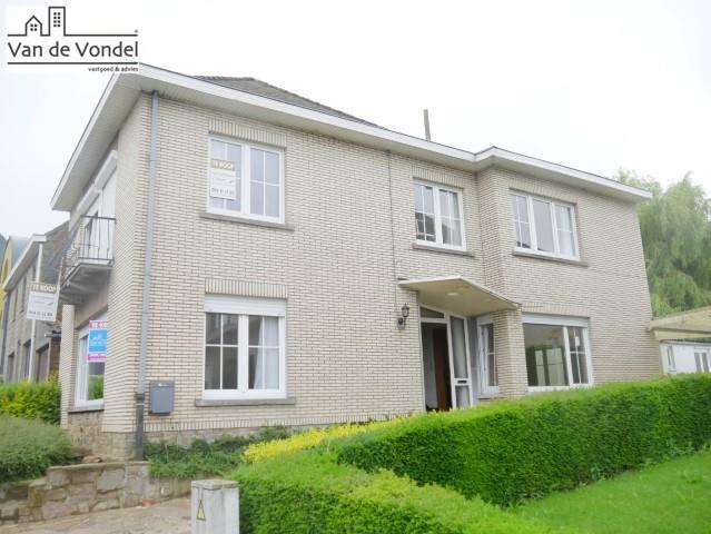 Klein beschrijf mogelijk!
Ruime op te frissen HOB te Haaltert!
4 slaapkamers met tuin!