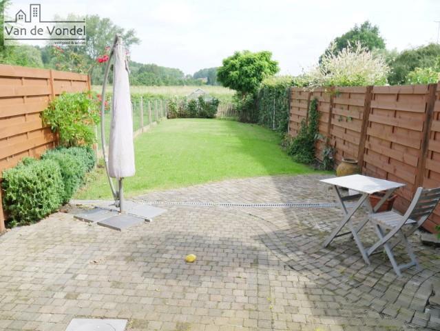 KLEIN BESCHRIJF MOGELIJK!
Volledig gerenoveerde, gezellige stadswonig  met tuin.