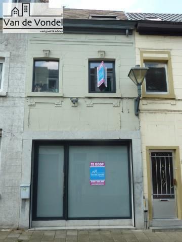 Klein beschrijf! Volledig gerenoveerde stadswoning te Aalst.