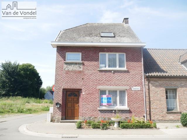 Klein beschrijf mogelijk! 
Centraal gelegen en ruime HOB te Erpe.