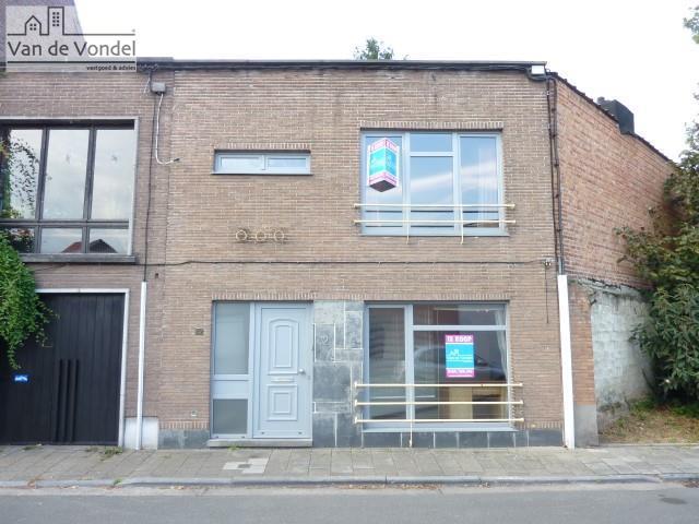 Klein beschrijf!
Rustig & centraal gelegen woning met tuin te Aalst.