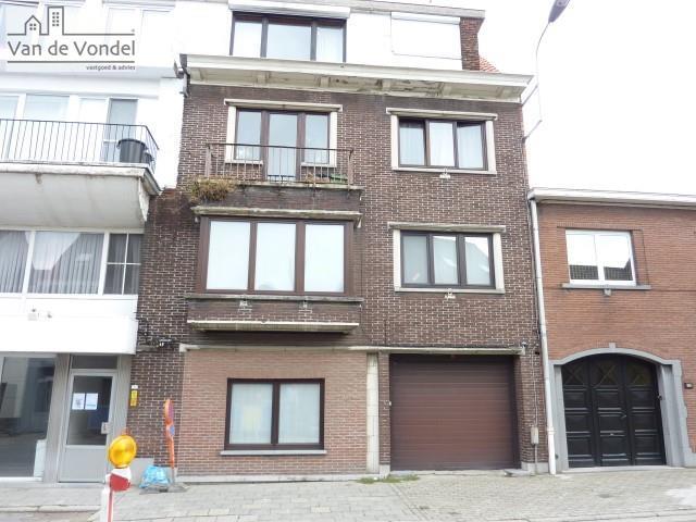 Gesloten garagebox te Erembodegem.